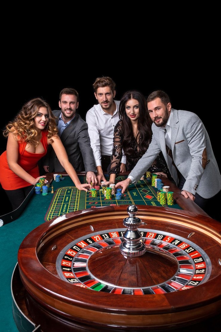Live Bandar Poker table with dealer and cards
